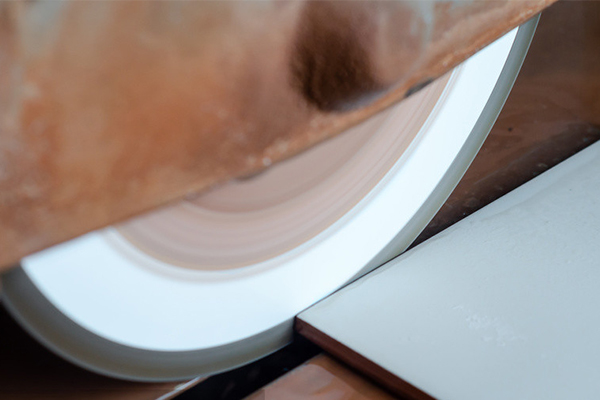 Corte de cer&aacute;mica