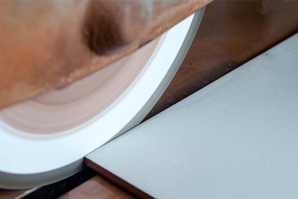 corte de cer&aacute;mica