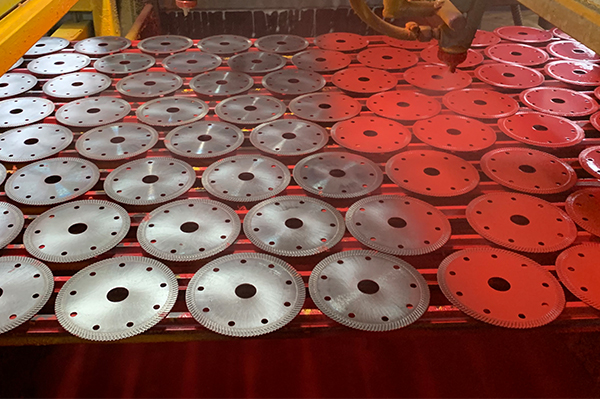 Hoja de sierra de turbo